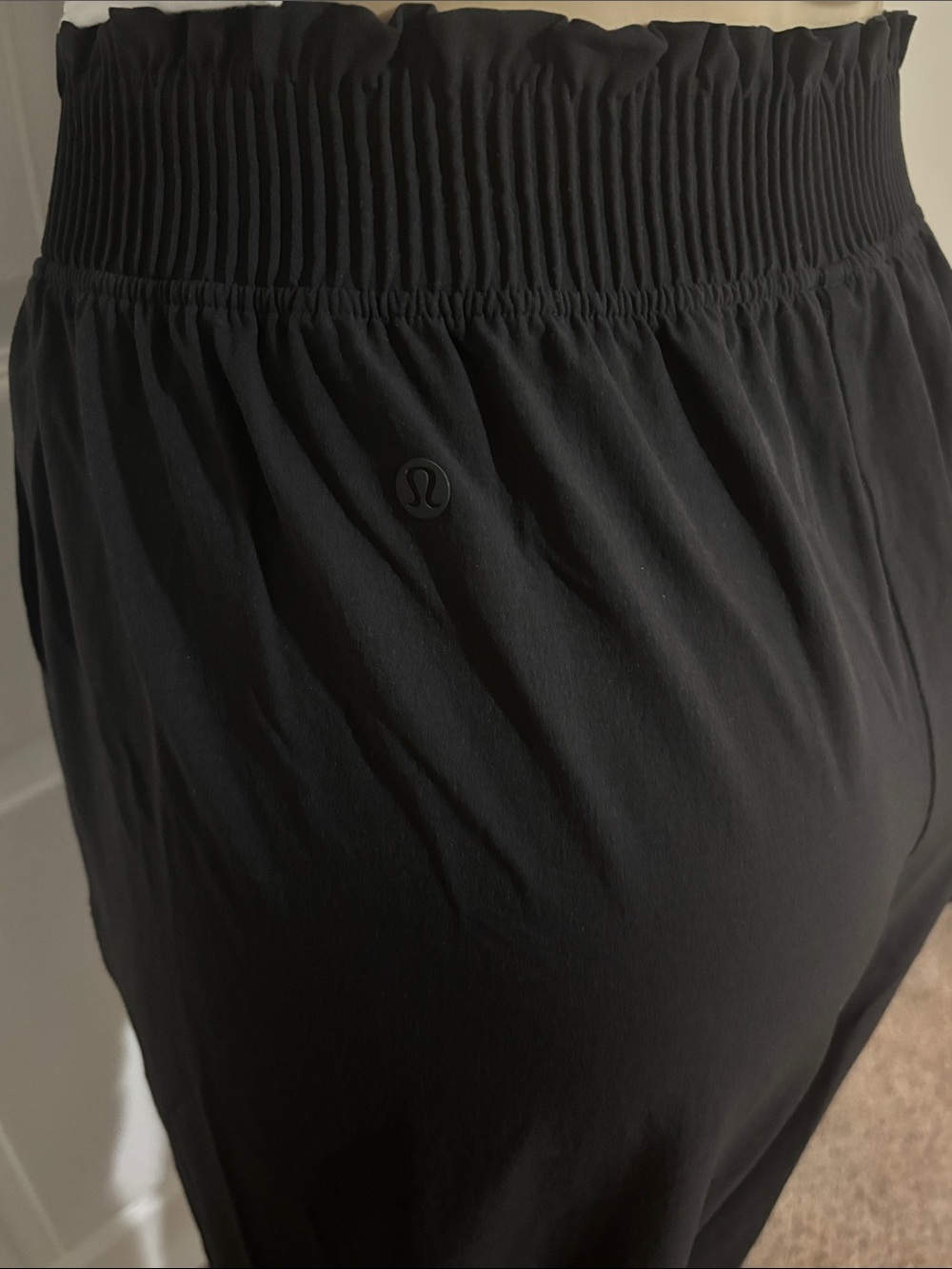 Lululemon Stretch Woven Ruffle-Waist Wide-Leg Cropped Pant - Picture 8 of 9